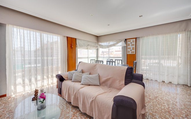 Resale - Apartment -
Torrevieja - Centro