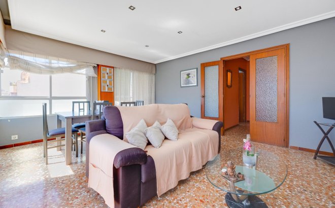 Resale - Apartment -
Torrevieja - Centro