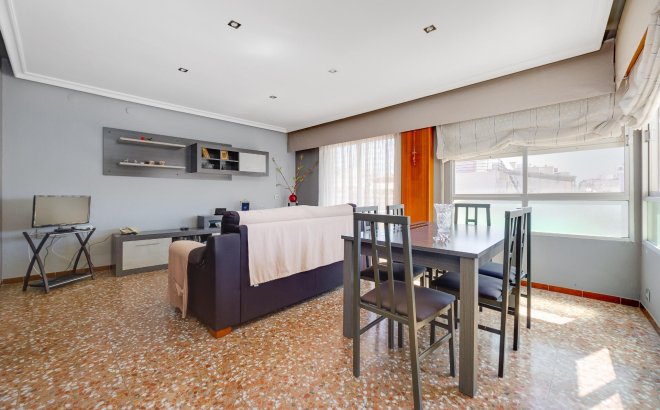 Resale - Apartment -
Torrevieja - Centro