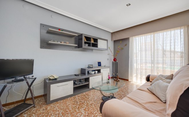 Resale - Apartment -
Torrevieja - Centro