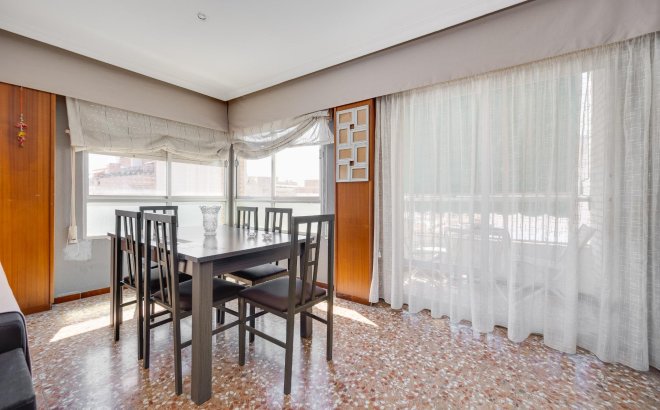 Resale - Apartment -
Torrevieja - Centro