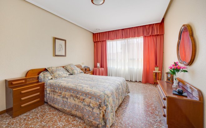 Resale - Apartment -
Torrevieja - Centro