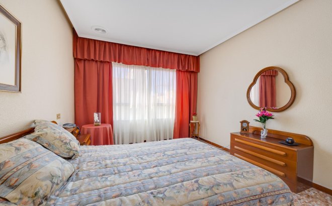 Resale - Apartment -
Torrevieja - Centro