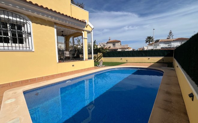 Resale - Villa -
Orihuela Costa - Costa Blanca