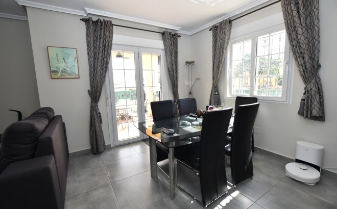Resale - Villa -
Orihuela Costa - Costa Blanca