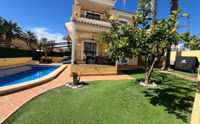Resale - Villa -
Orihuela Costa - Costa Blanca