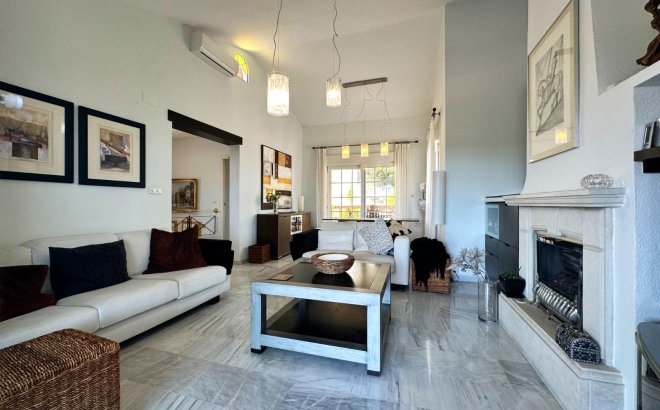 Resale - Villa -
Orihuela Costa - Costa Blanca