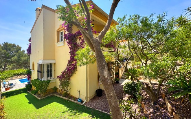 Resale - Villa -
Orihuela Costa - Costa Blanca