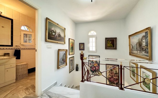 Resale - Villa -
Orihuela Costa - Costa Blanca