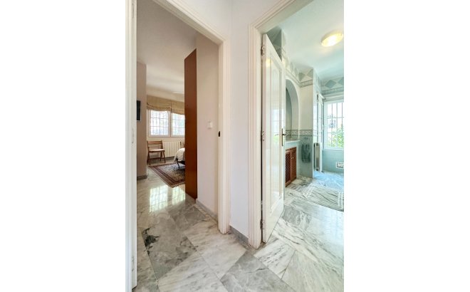 Resale - Villa -
Orihuela Costa - Costa Blanca