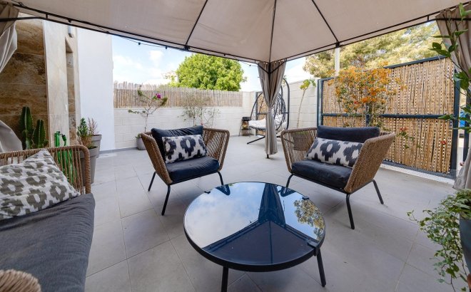 Resale - Town House -
Villamartin - Orihuela Costa