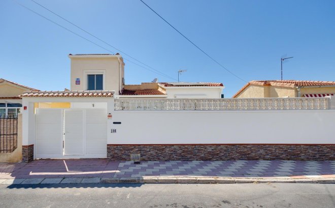 Resale - Villa -
San Fulgencio - La Marina