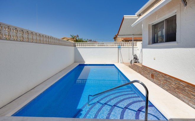 Resale - Villa -
San Fulgencio - La Marina