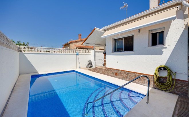 Resale - Villa -
San Fulgencio - La Marina