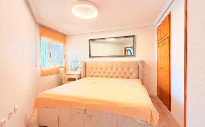 Resale - Apartment -
Torrevieja - Nueva Torrevieja