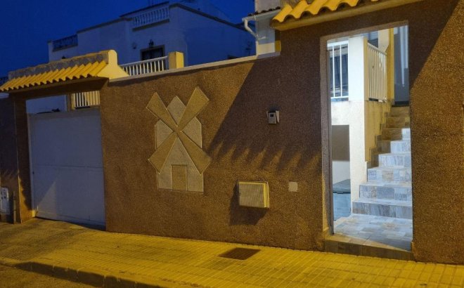 Resale - Town House -
Orihuela Costa - Los Almendros-la Florida