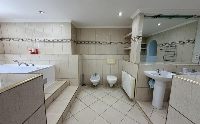 Resale - Villa -
Torrevieja - Costa Blanca