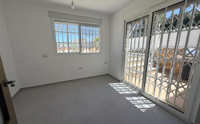 Resale - Villa -
Torrevieja - Costa Blanca