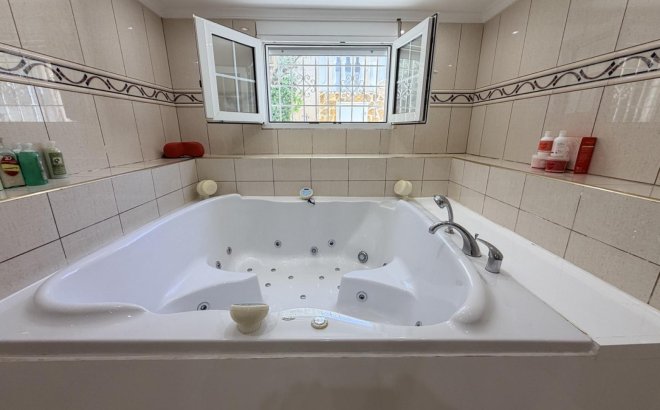 Resale - Villa -
Torrevieja - Costa Blanca