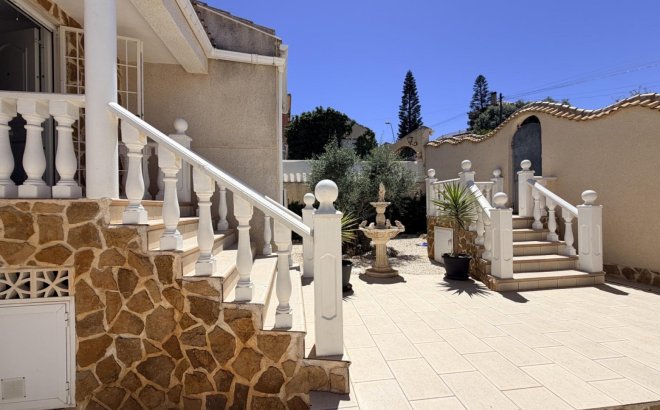 Resale - Villa -
Torrevieja - Costa Blanca