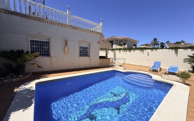 Resale - Villa -
Torrevieja - Costa Blanca