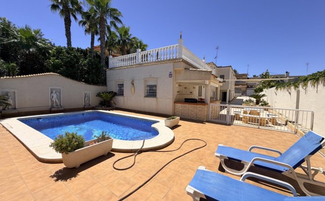 Resale - Villa -
Torrevieja - Costa Blanca