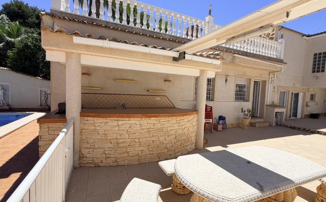 Resale - Villa -
Torrevieja - Costa Blanca