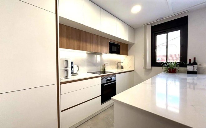 Resale - Penthouse -
Torrevieja - Las Piscinas Naturales