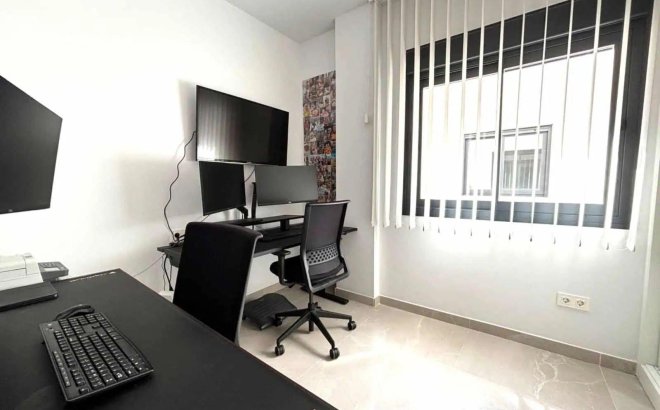Resale - Penthouse -
Torrevieja - Las Piscinas Naturales