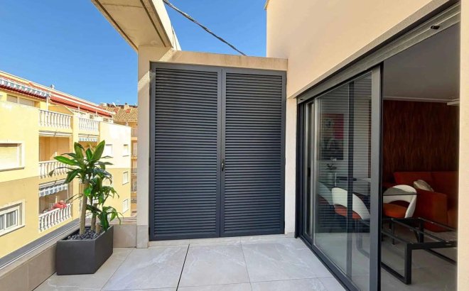Resale - Penthouse -
Torrevieja - Las Piscinas Naturales
