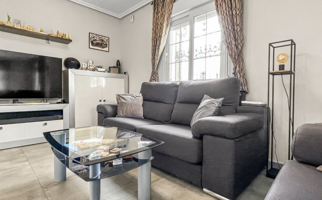 Resale - Villa -
Orihuela Costa - Costa Blanca