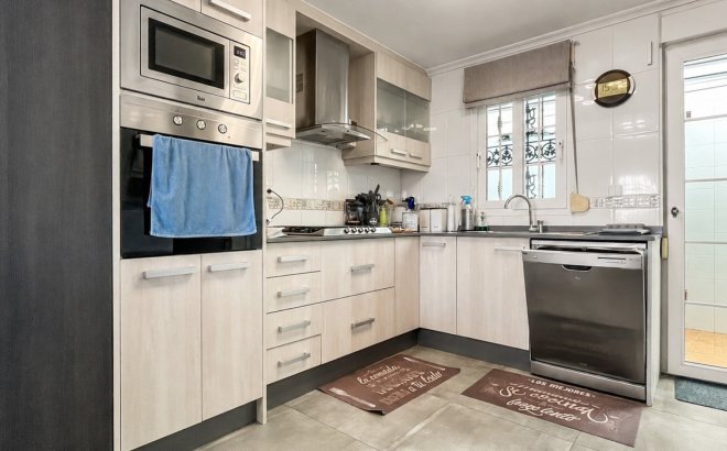 Resale - Villa -
Orihuela Costa - Costa Blanca