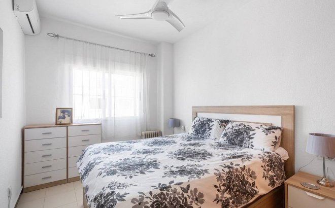 Resale - Villa -
Torrevieja - La Mata