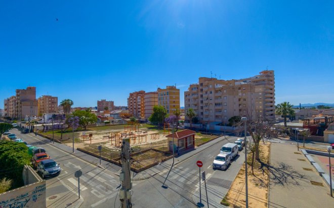 Resale - Town House -
Torrevieja - Nueva Torrevieja