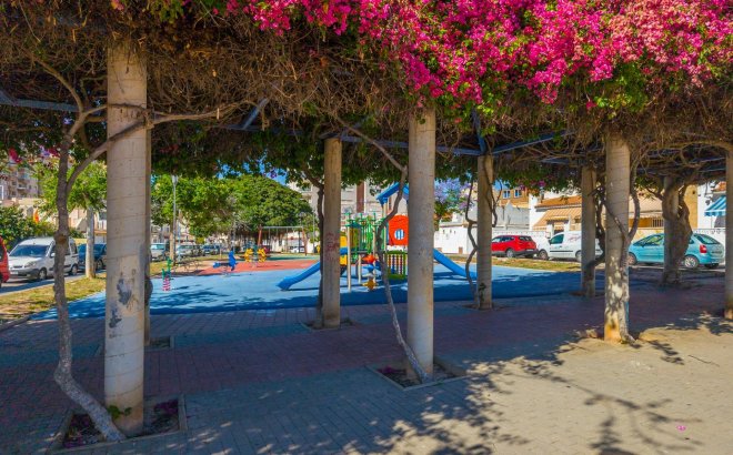 Resale - Town House -
Torrevieja - Nueva Torrevieja