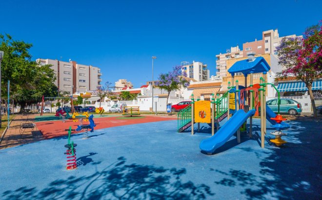 Resale - Town House -
Torrevieja - Nueva Torrevieja