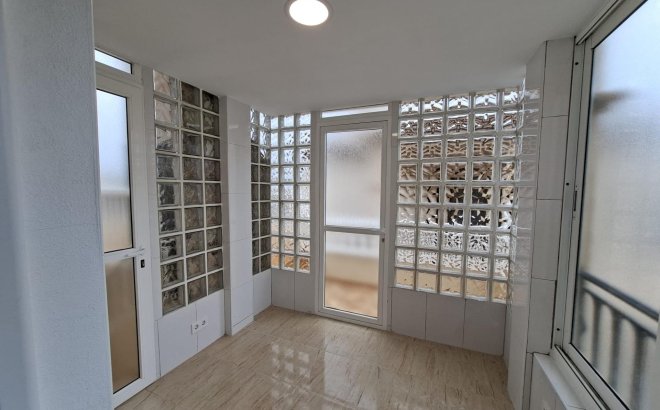 Resale - Bungalow -
Orihuela Costa - Punta Prima