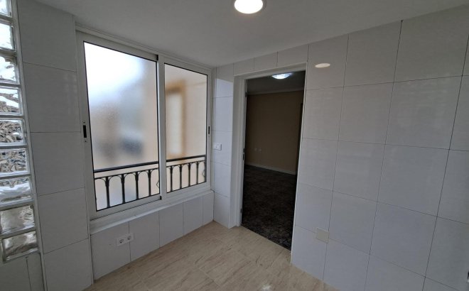 Resale - Bungalow -
Orihuela Costa - Punta Prima