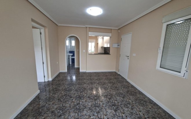 Resale - Bungalow -
Orihuela Costa - Punta Prima