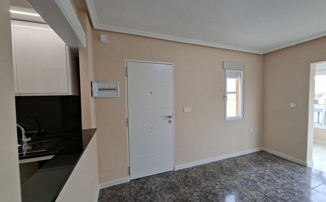 Resale - Bungalow -
Orihuela Costa - Punta Prima