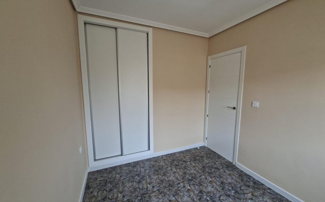 Resale - Bungalow -
Orihuela Costa - Punta Prima
