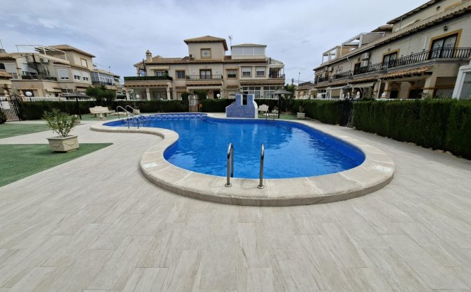 Resale - Bungalow -
Orihuela Costa - Punta Prima