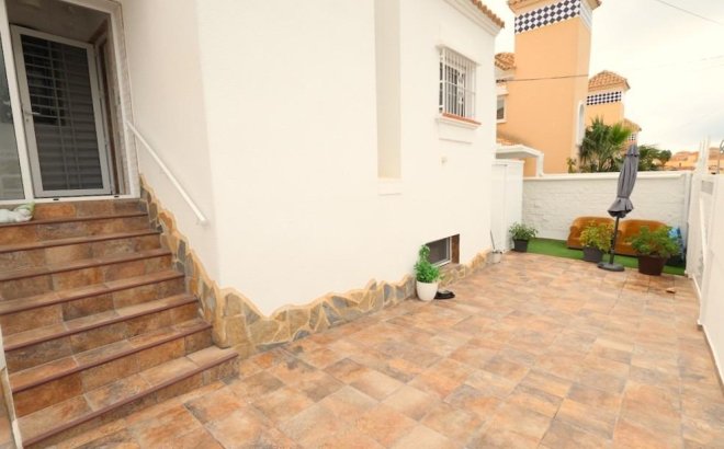 Resale - Villa -
San Miguel de Salinas - Inland