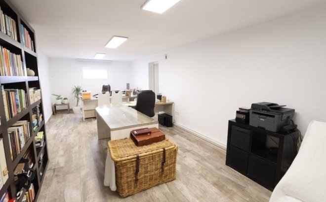 Resale - Villa -
San Miguel de Salinas - Inland