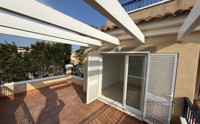Herverkoop - Town House -
Mil Palmeras - Costa Blanca