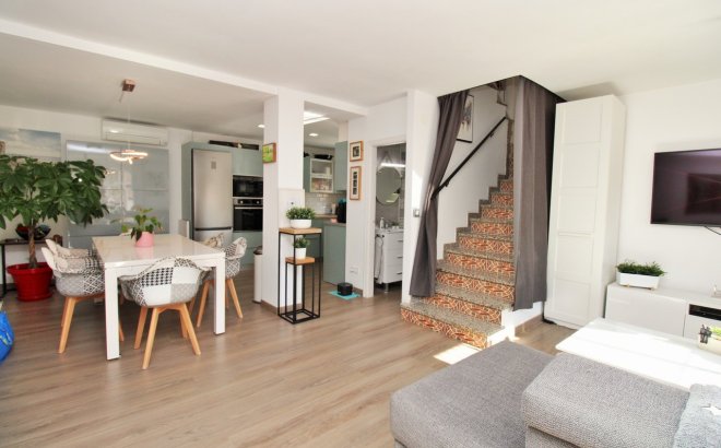 Revente - Town House -
Villamartin - Costa Blanca