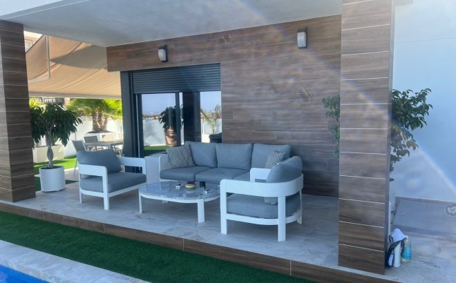 Herverkoop - Villa -
Los Montesinos - Costa Blanca