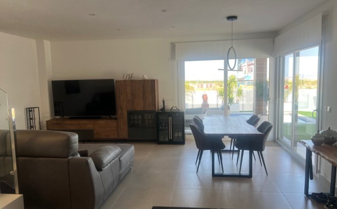 Herverkoop - Villa -
Los Montesinos - Costa Blanca