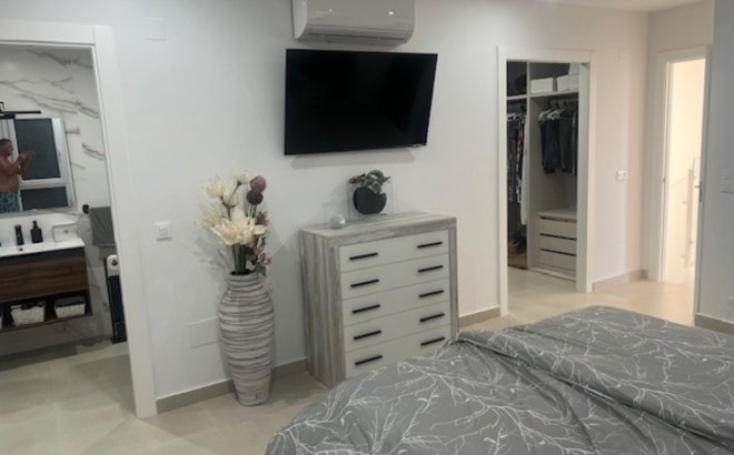 Herverkoop - Villa -
Los Montesinos - Costa Blanca