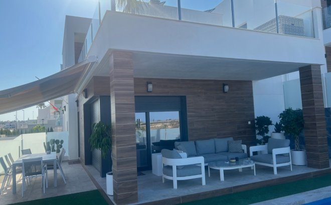 Herverkoop - Villa -
Los Montesinos - Costa Blanca